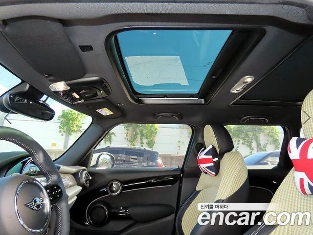Mini Cooper 2023 — photo 17