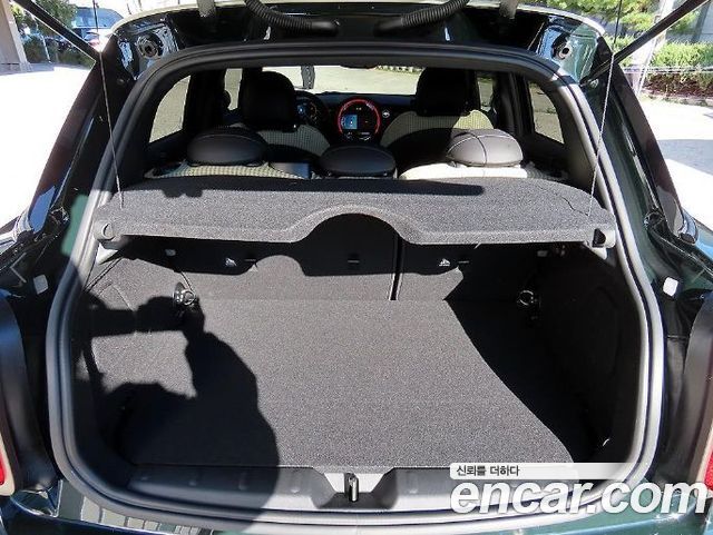 Mini Cooper 2023 — photo 18