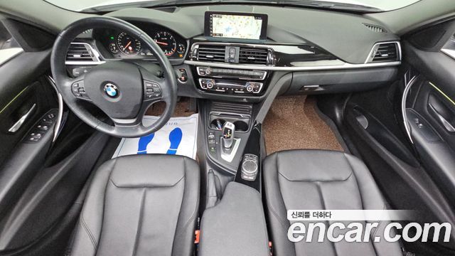 BMW 3-Series 2018 — photo 10