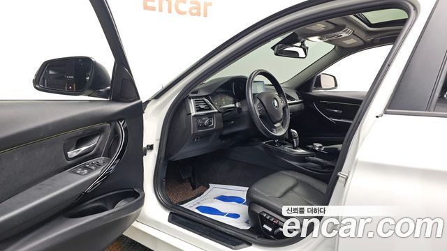 BMW 3-Series 2018 — photo 13