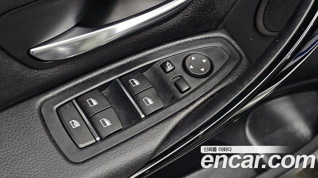 BMW 3-Series 2018 — photo 19