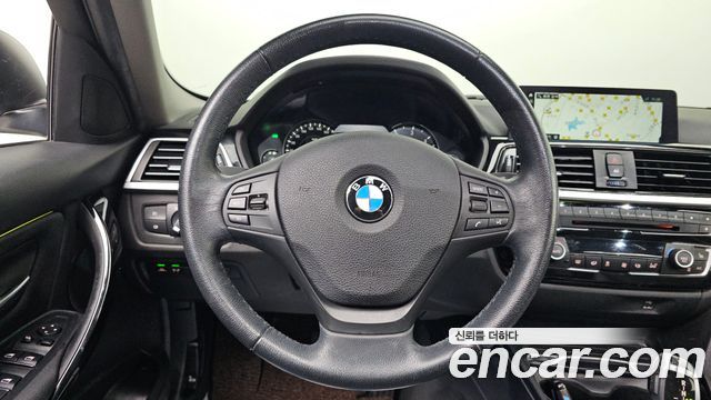 BMW 3-Series 2018 — photo 22
