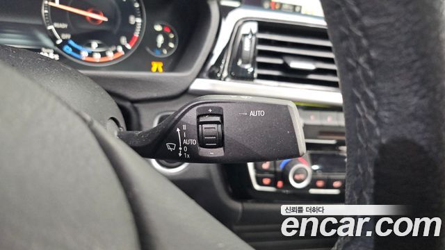 BMW 3-Series 2018 — photo 23