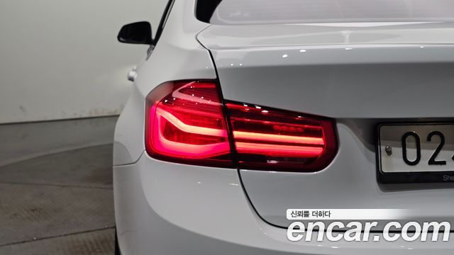 BMW 3-Series 2018 — photo 9