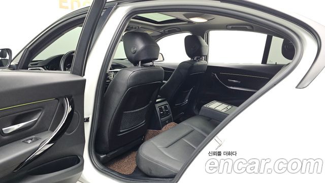 BMW 3-Series 2018 — photo 16