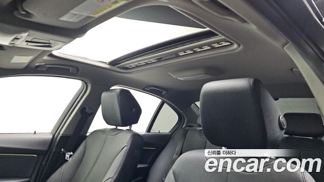 BMW 3-Series 2018 — photo 31
