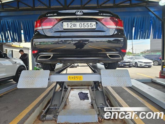 Lexus LS 2016 — photo 2