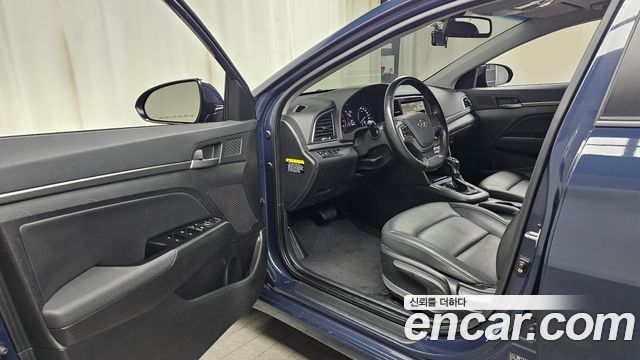 Hyundai AVANTE 2016 — photo 13