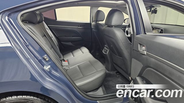 Hyundai AVANTE 2016 — photo 17