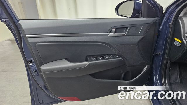 Hyundai AVANTE 2016 — photo 14