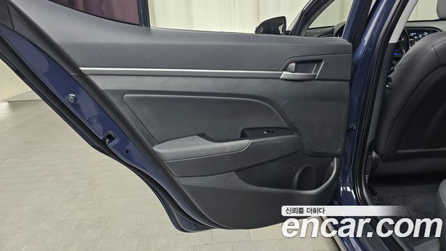 Hyundai AVANTE 2016 — photo 15