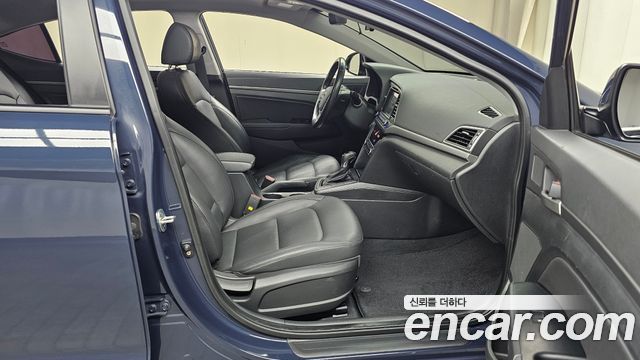 Hyundai AVANTE 2016 — photo 16