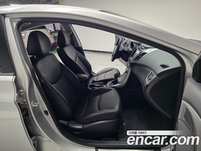 Hyundai AVANTE 2014 — photo 10