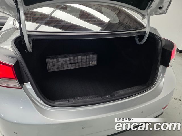 Hyundai AVANTE 2014 — photo 18