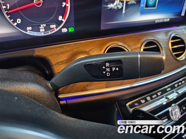 Mercedes-Benz E-Class 2019 — photo 9