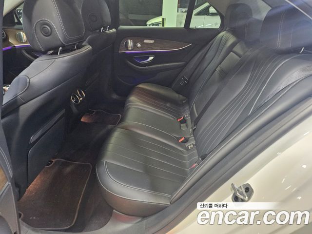 Mercedes-Benz E-Class 2019 — photo 11