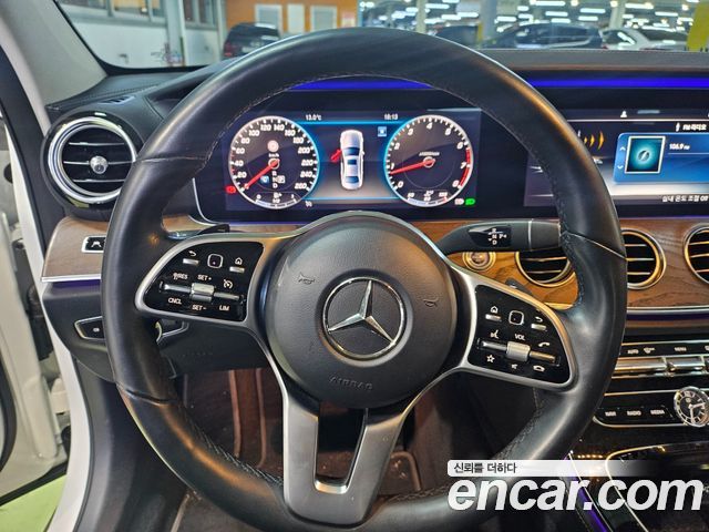 Mercedes-Benz E-Class 2019 — photo 12