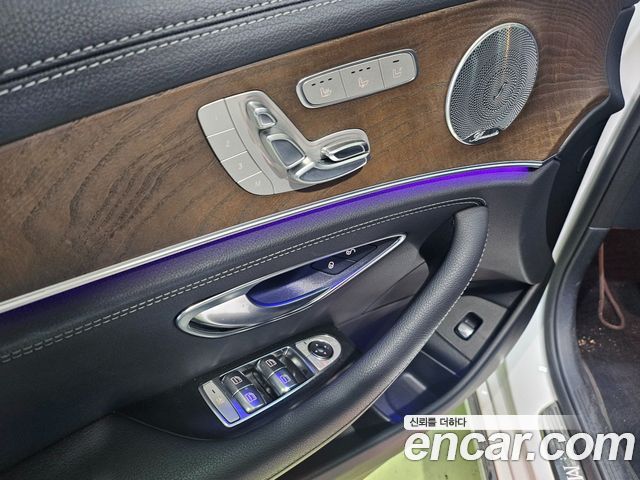 Mercedes-Benz E-Class 2019 — photo 18