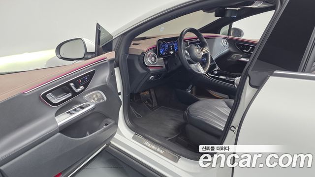 Mercedes-Benz EQE 2023 — photo 13