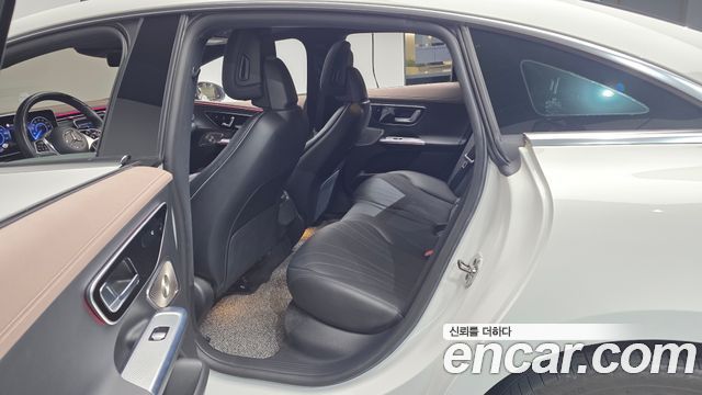 Mercedes-Benz EQE 2023 — photo 17