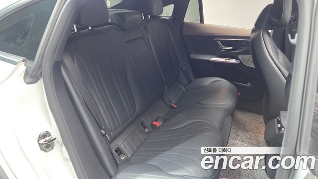 Mercedes-Benz EQE 2023 — photo 18