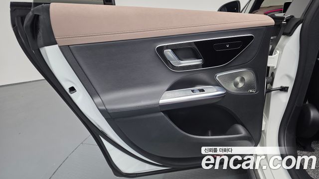 Mercedes-Benz EQE 2023 — photo 15