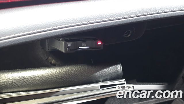 Mercedes-Benz EQE 2023 — photo 33