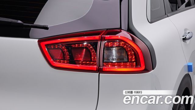 Kia Niro 2018 — photo 9