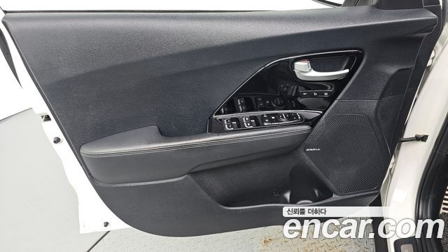 Kia Niro 2018 — photo 14