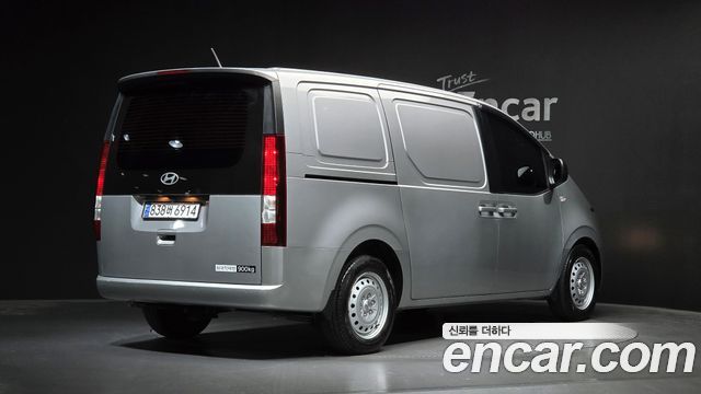 Hyundai Staria 2025 — photo 2