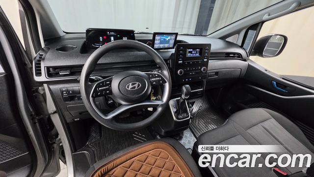 Hyundai Staria 2025 — photo 10