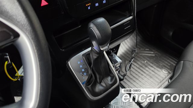 Hyundai Staria 2025 — photo 12