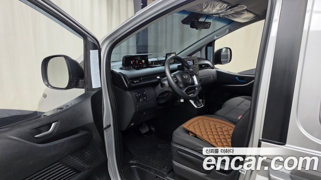 Hyundai Staria 2025 — photo 13