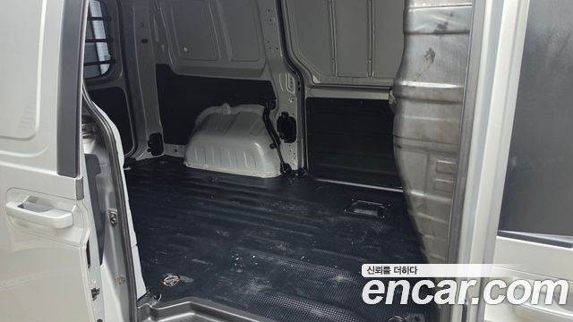 Hyundai Staria 2025 — photo 17