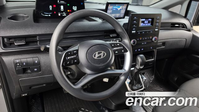 Hyundai Staria 2025 — photo 18