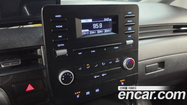 Hyundai Staria 2025 — photo 23