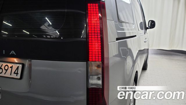 Hyundai Staria 2025 — photo 9