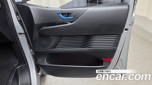 Hyundai Staria 2025 — photo 14