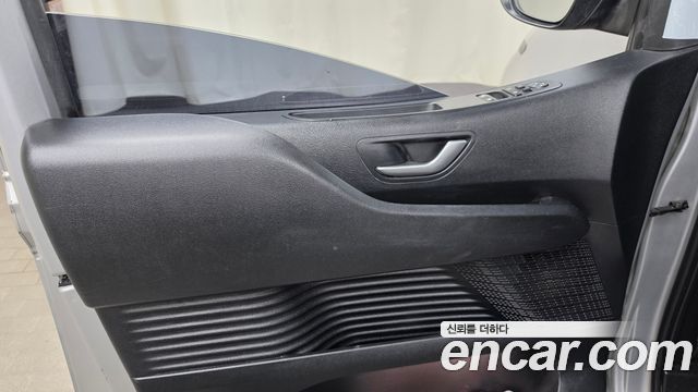 Hyundai Staria 2025 — photo 15