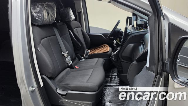 Hyundai Staria 2025 — photo 16