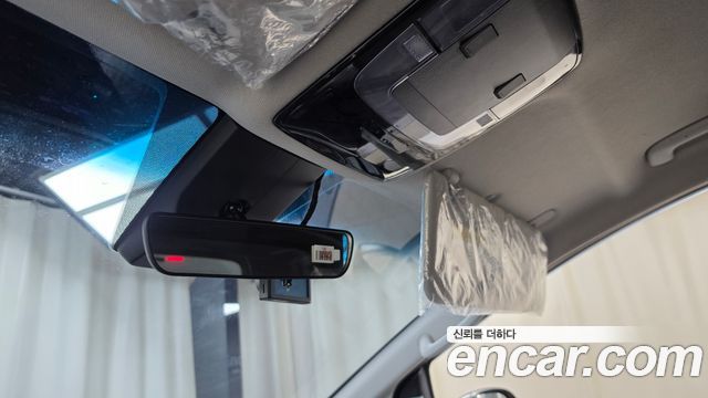 Hyundai Staria 2025 — photo 28