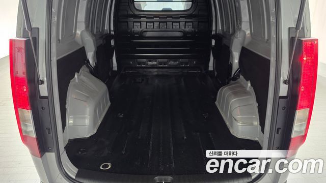 Hyundai Staria 2025 — photo 29