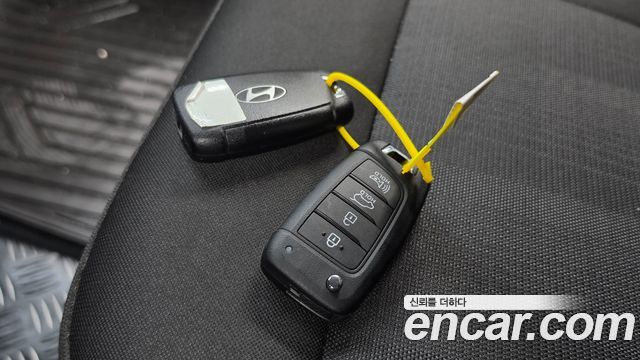 Hyundai Staria 2025 — photo 30