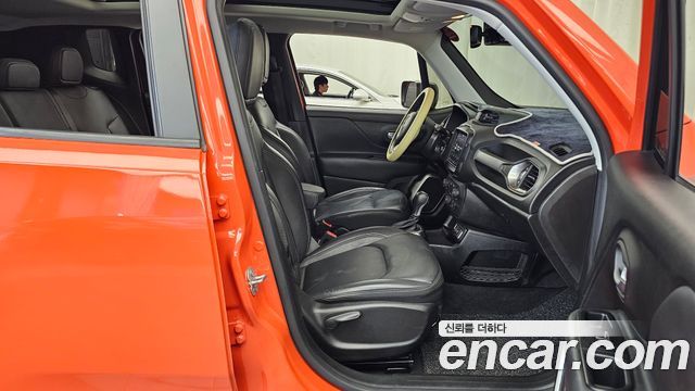 Jeep Renegade 2019 — photo 11