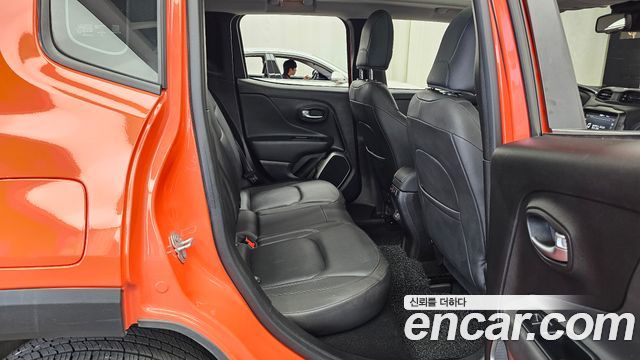 Jeep Renegade 2019 — photo 12