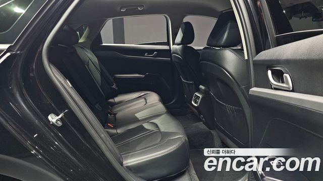 Kia K5 2023 — photo 17