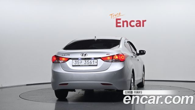 Hyundai AVANTE 2013 — photo 4