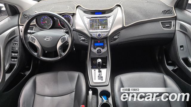 Hyundai AVANTE 2013 — photo 10