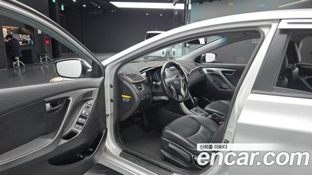 Hyundai AVANTE 2013 — photo 13