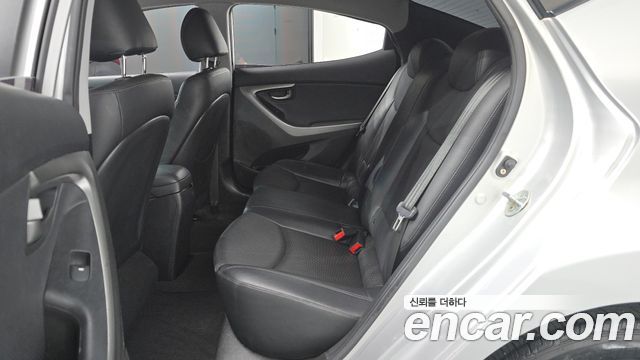 Hyundai AVANTE 2013 — photo 18